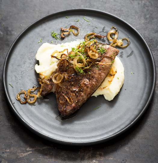 Gebratene Kalbsleber mit Majoran, Röstzwiebeln und Äpfeln Rezept ...