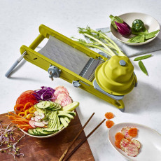 de Buyer  Mandoline Swing Plus grün mit horizontaler Doppelklinge und Julienne-Doppelklinge