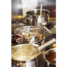 Rösle food mill with counter-grip and two sieve inserts, 1 and 3 mm